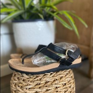 Born RETA sandal